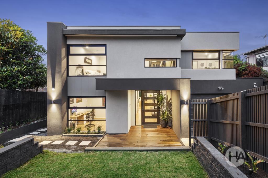 18 CHARMAINE ST, DROMANA, VIC 3936