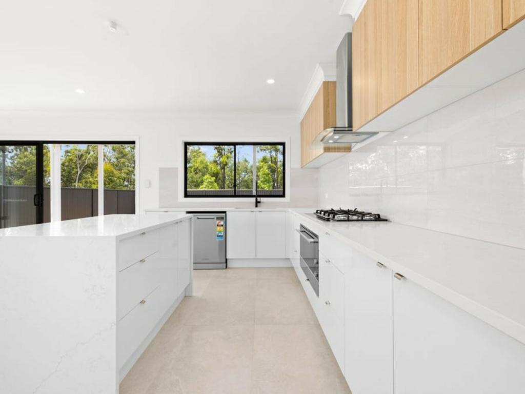 19 Standley Pl, Spring Mountain, QLD 4300