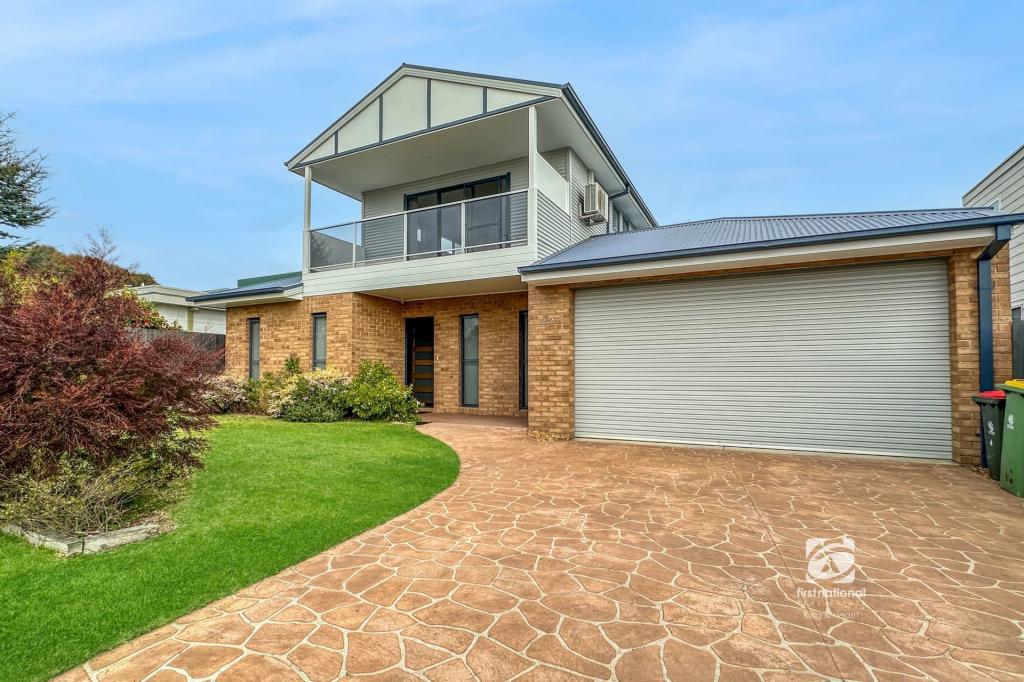 22 Hill Crest Way, Lake Tyers Beach, VIC 3909