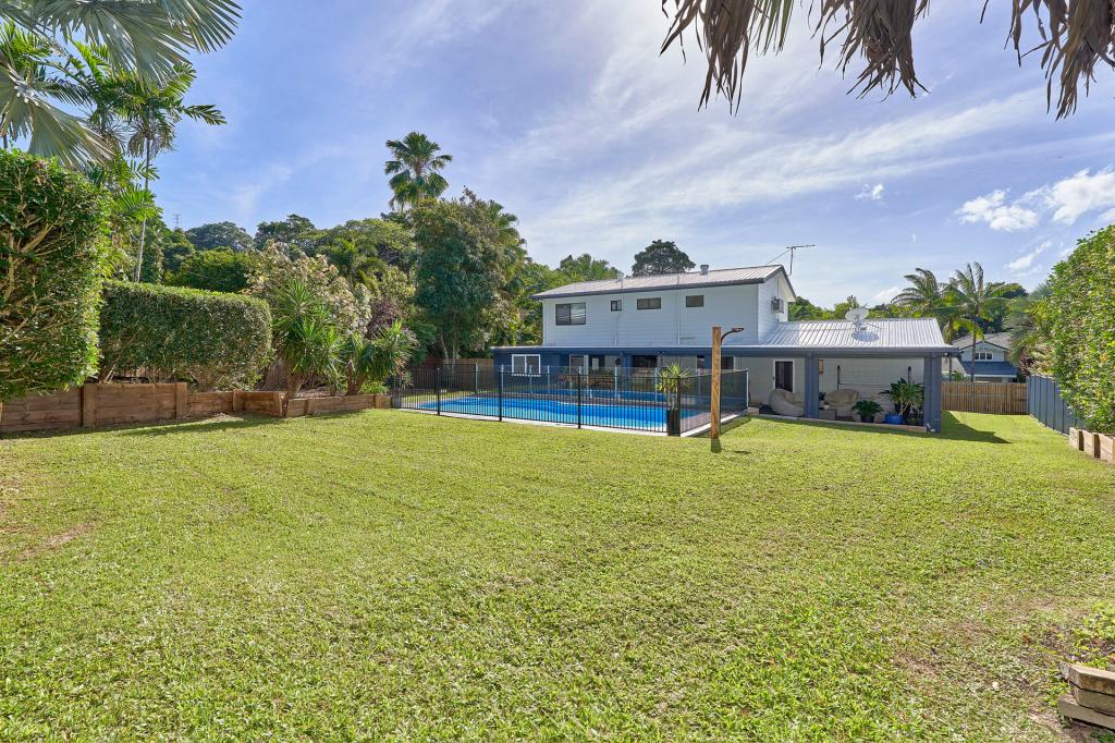 4 Forum Cl, Mooroobool, QLD 4870
