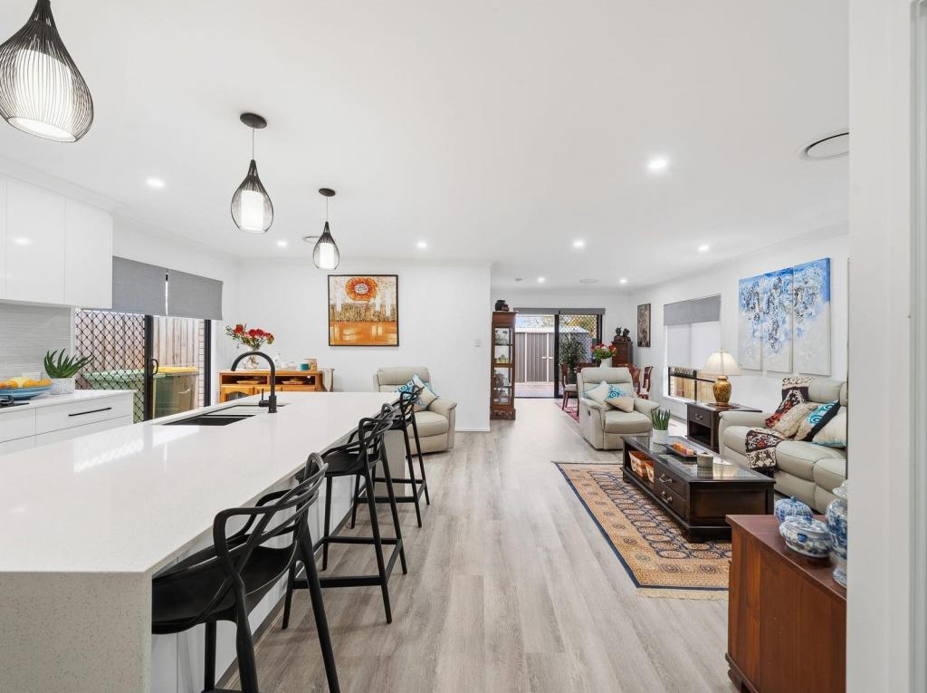 6 Williams Cres, North Lakes, QLD 4509
