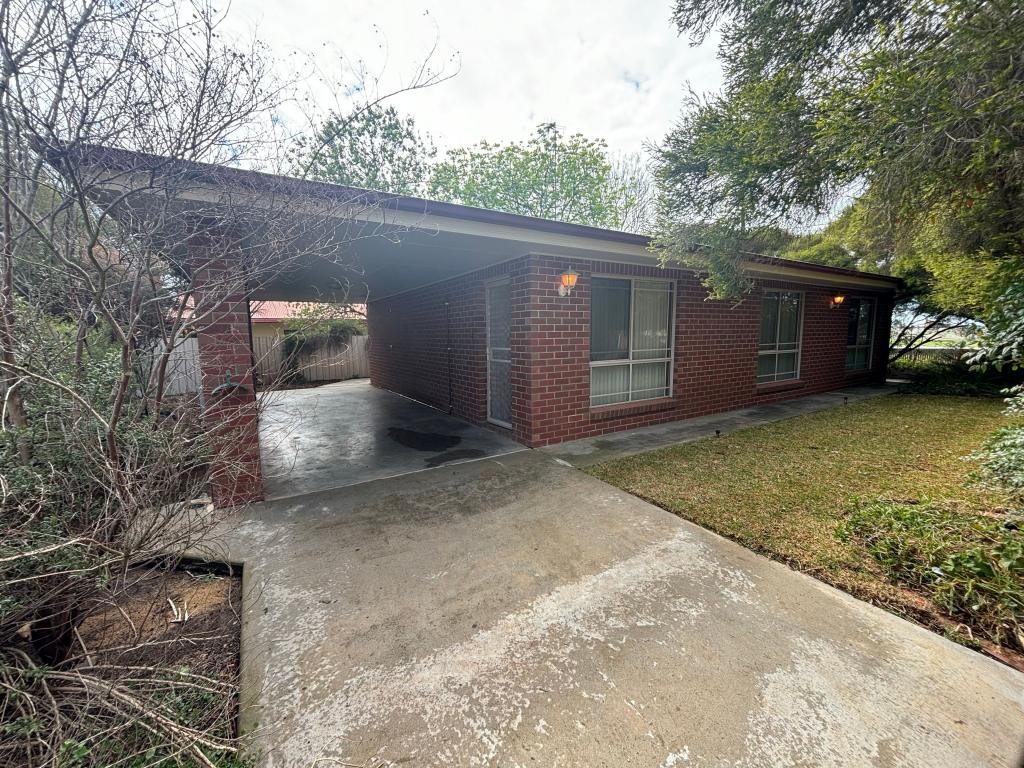 Unit B 24-26 Uri St, Darlington Point, NSW 2706