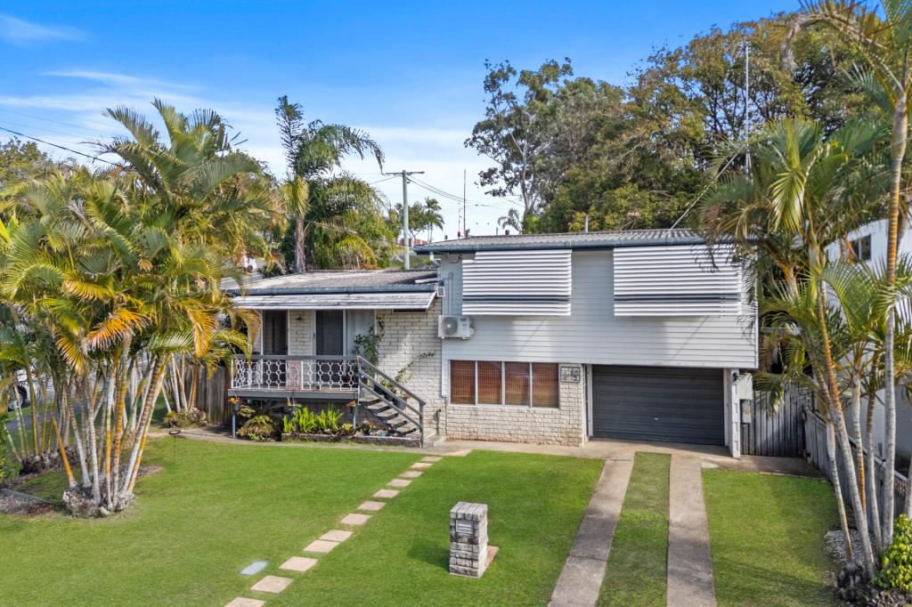 2 Coral Ave, Labrador, QLD 4215