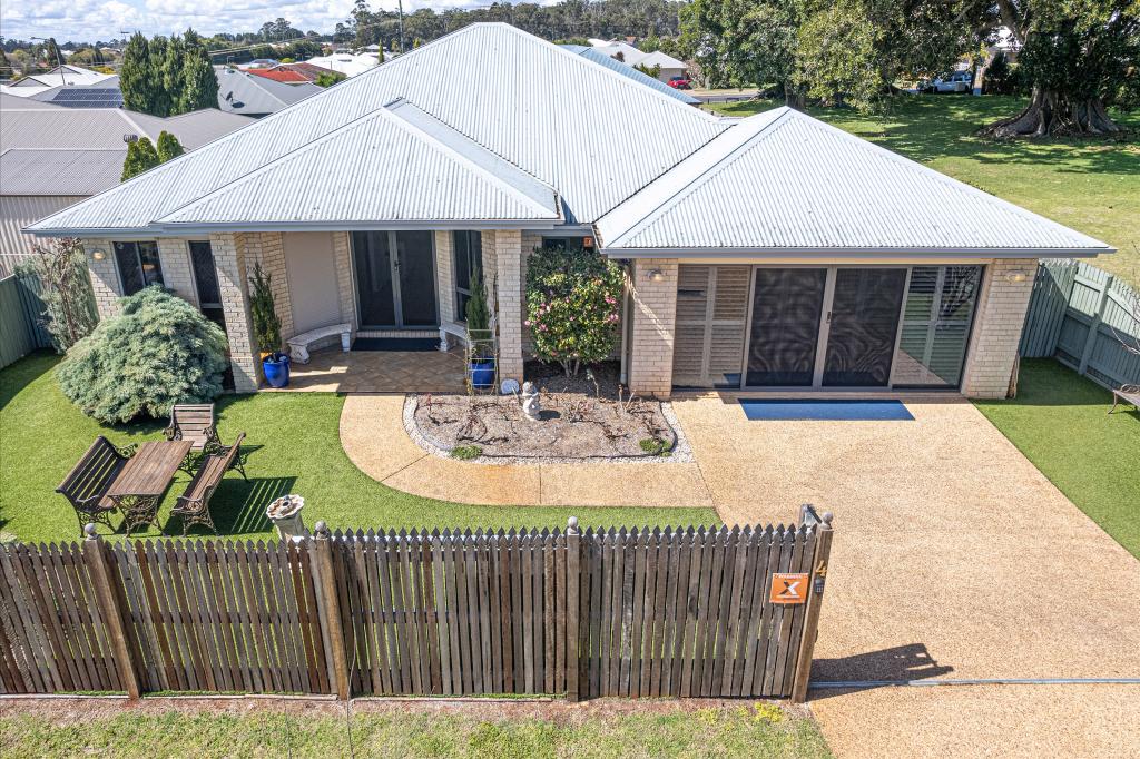 4 Holt St, Middle Ridge, QLD 4350