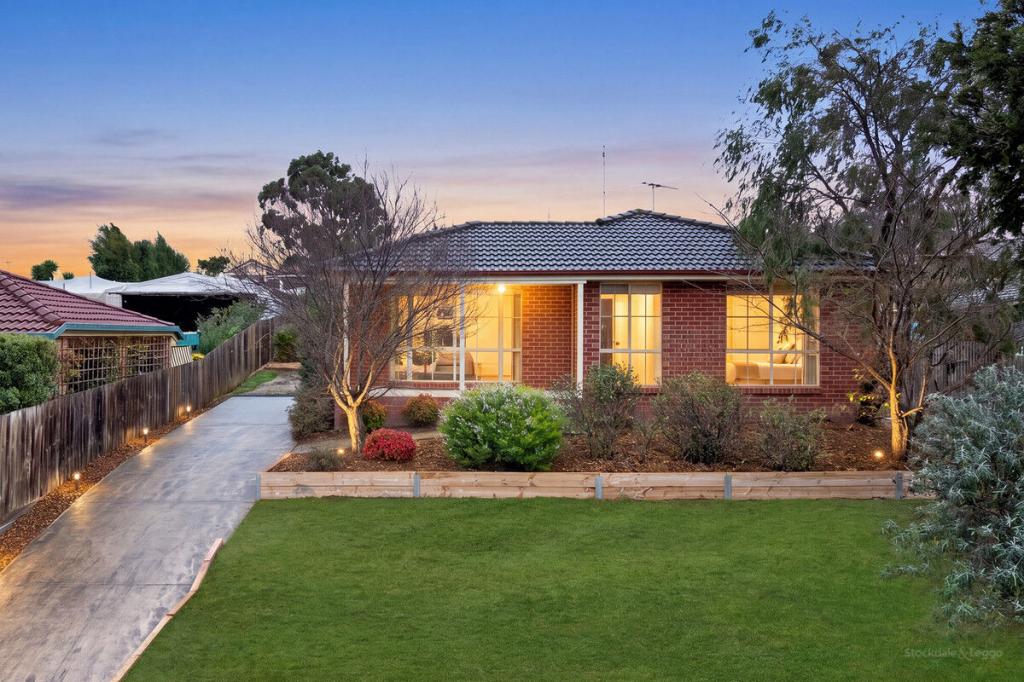 2 Christopher Cl, Pakenham, VIC 3810