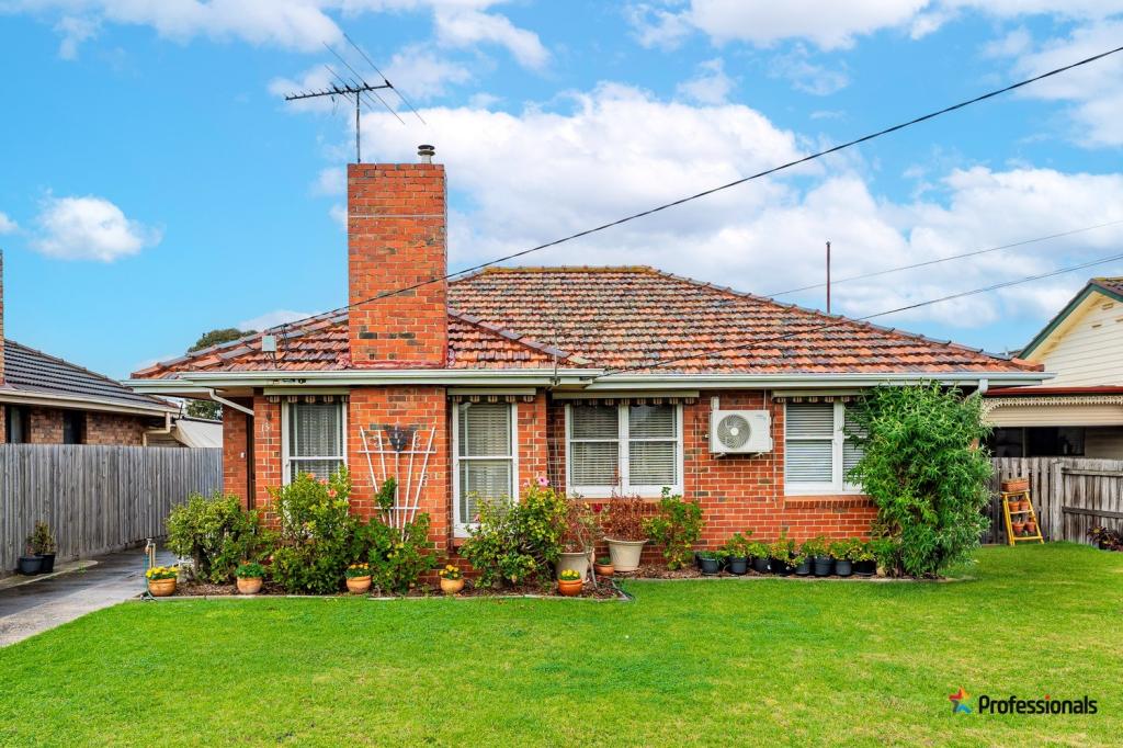 13 MOSS CT, GLENROY, VIC 3046