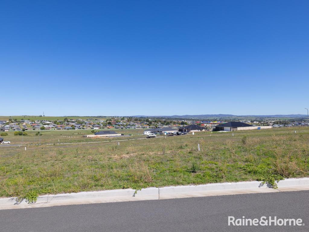 221 Lawrence Dr, Kelso, NSW 2795