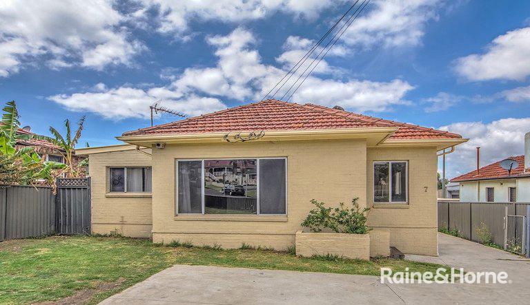 7 Turpin Ave, Warrawong, NSW 2502