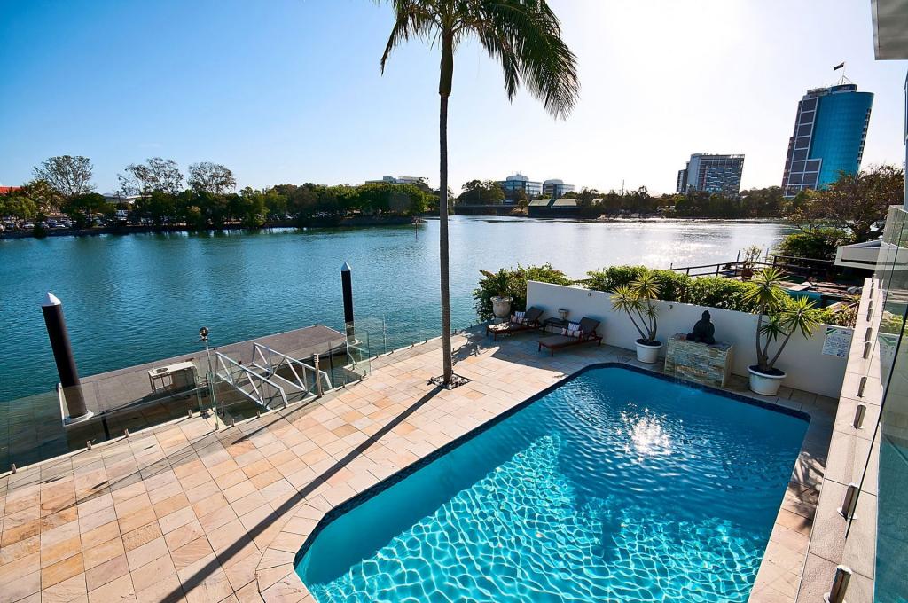 207 STANHILL DR, CHEVRON ISLAND, QLD 4217