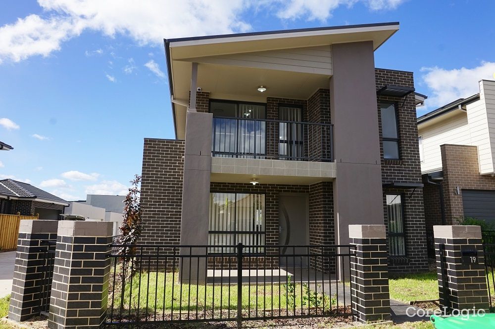 19 SETON ST, ORAN PARK, NSW 2570