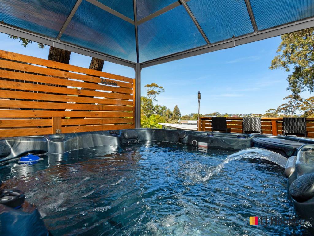 5 Escape Pl, Malua Bay, NSW 2536