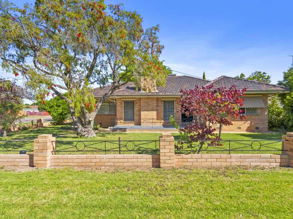 89 Denison St, Finley, NSW 2713