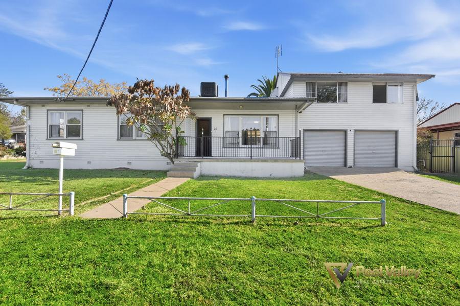 28 CHURCHILL ST, SOUTH TAMWORTH, NSW 2340