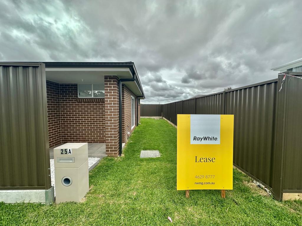 25A WARBURN ST, GLEDSWOOD HILLS, NSW 2557