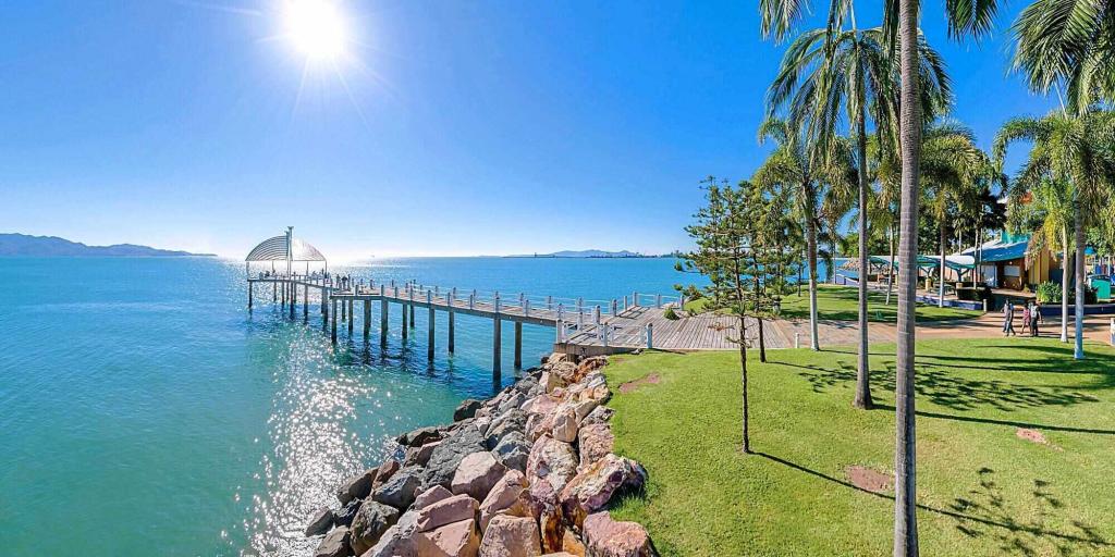2/94 THE STRA, NORTH WARD, QLD 4810