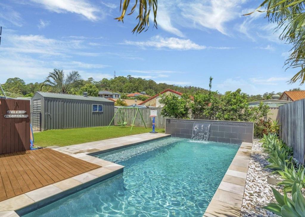 5 Amadeus St, Elanora, QLD 4221