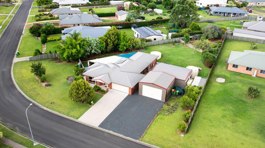 51 Phipps Dr, Meringandan West, QLD 4352