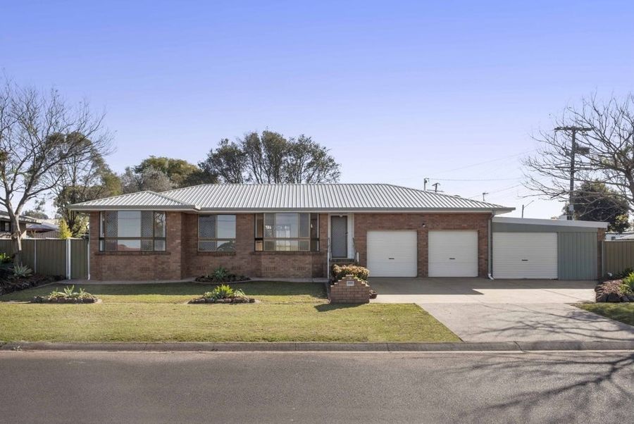 15 Barooga Ct, Wilsonton Heights, QLD 4350