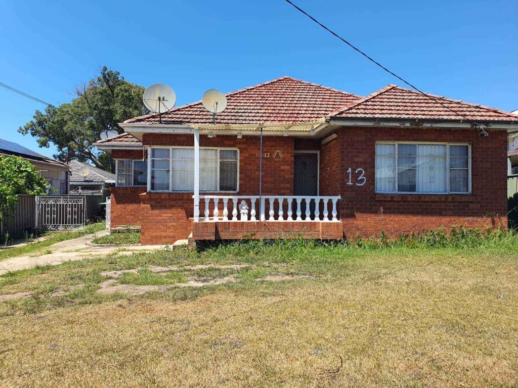 13 Myddleton Ave, Fairfield, NSW 2165