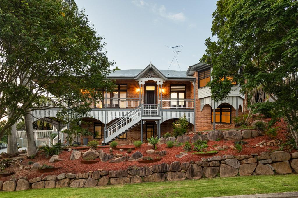 32 Tristania Dr, Bardon, QLD 4065
