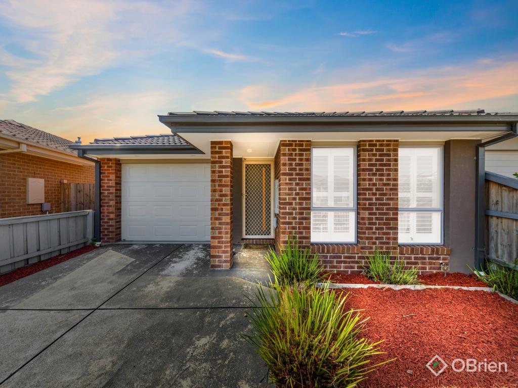 8 Maywood St, Pakenham, VIC 3810