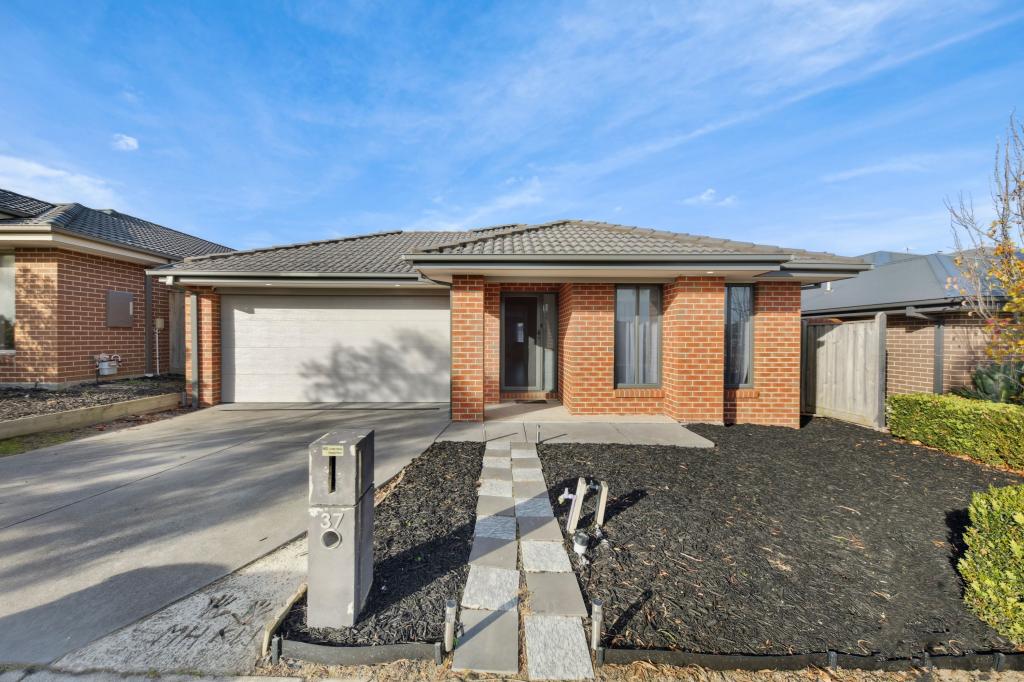 37 Belmont Cres, Pakenham, VIC 3810