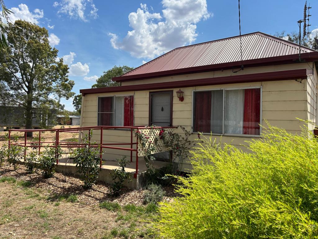 24 Cory St, Oakey, QLD 4401