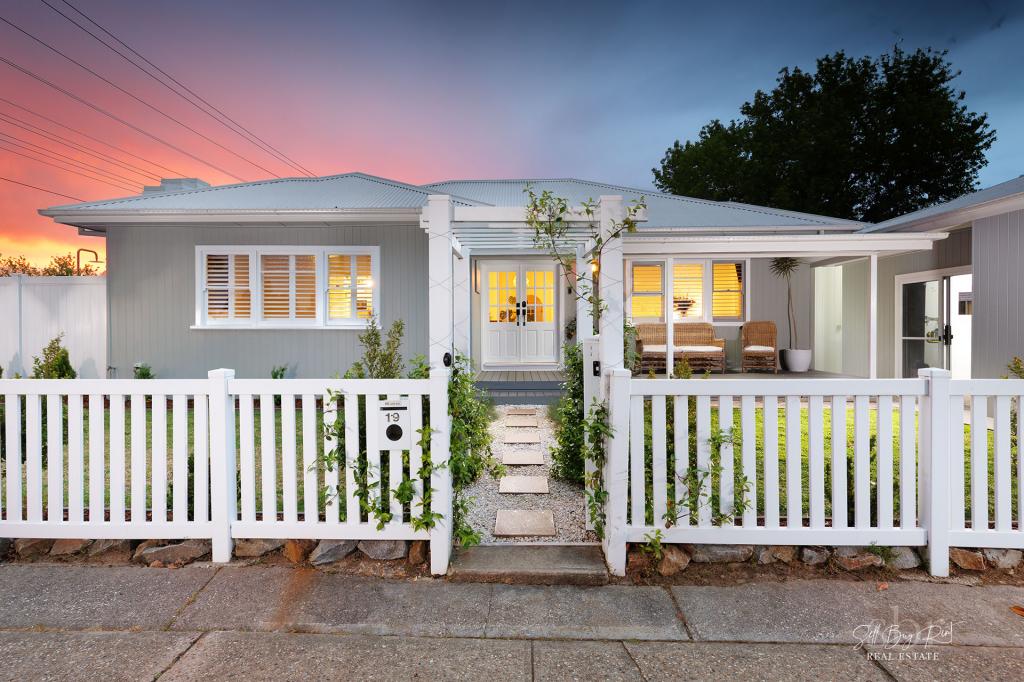 19 MITCHELL ST, WODONGA, VIC 3690