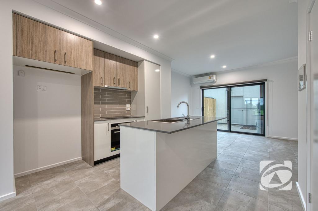 5 Noble Mews, Clyde North, VIC 3978