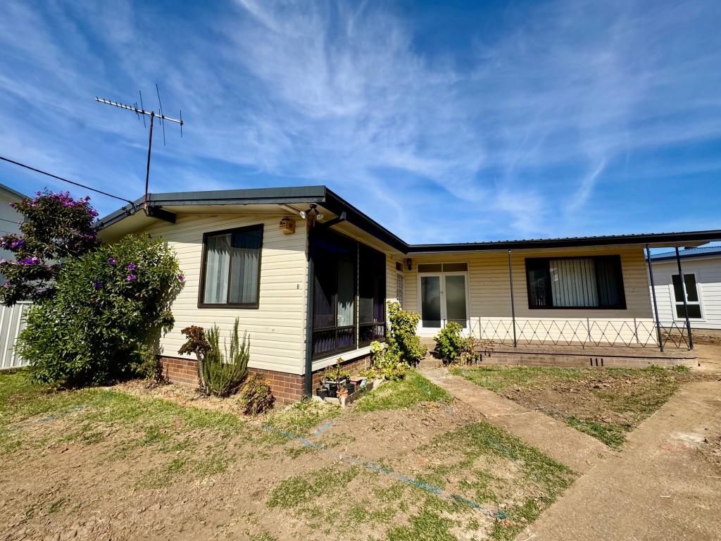 8 Lockwood Ave, Greenacre, NSW 2190