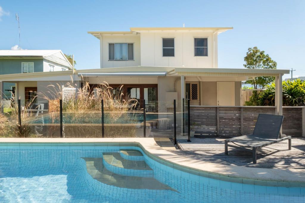 25 Victor St, Alexandra Headland, QLD 4572