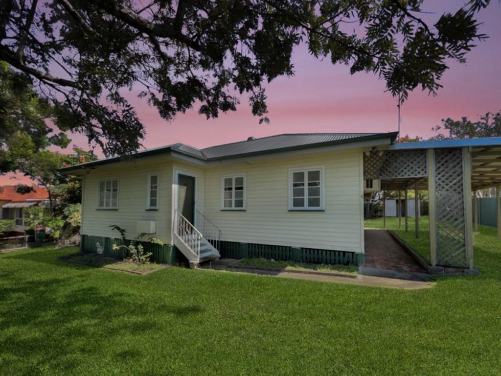 29 Crown St, Silkstone, QLD 4304
