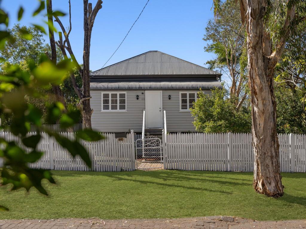 124 Thorn St, Ipswich, QLD 4305