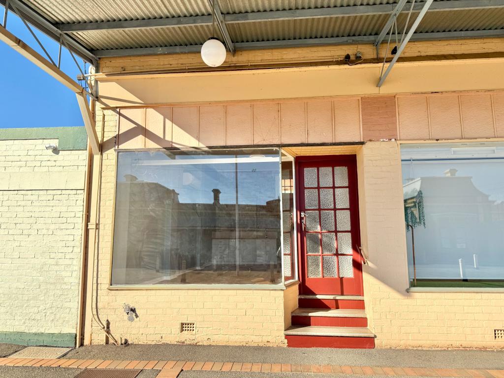 4 RAILWAY SQ, JUNEE, NSW 2663