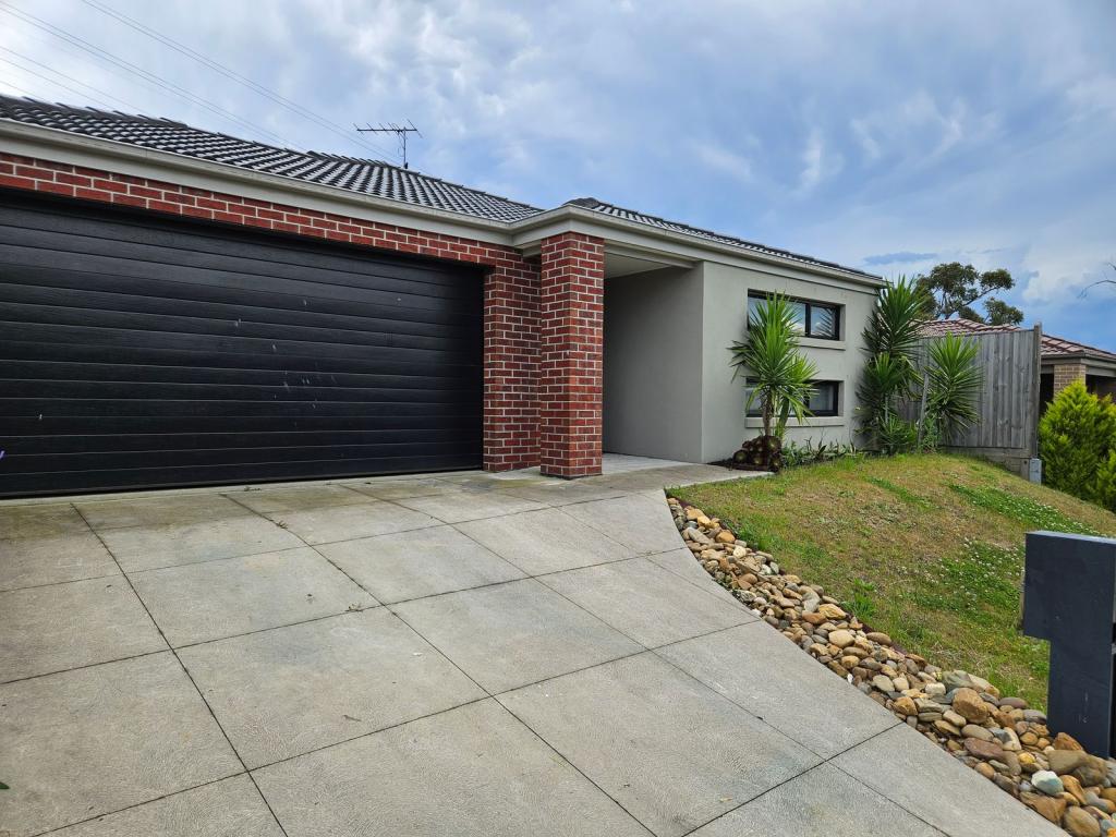 16 Meadowlea Cres, Pakenham, VIC 3810