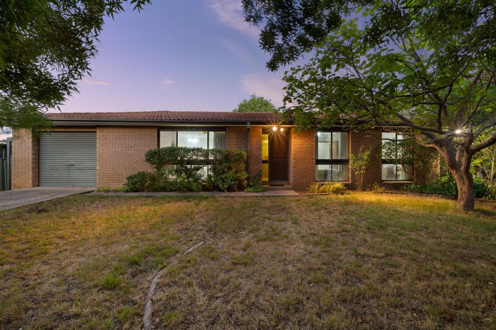 8 Mellor Cct, Florey, ACT 2615