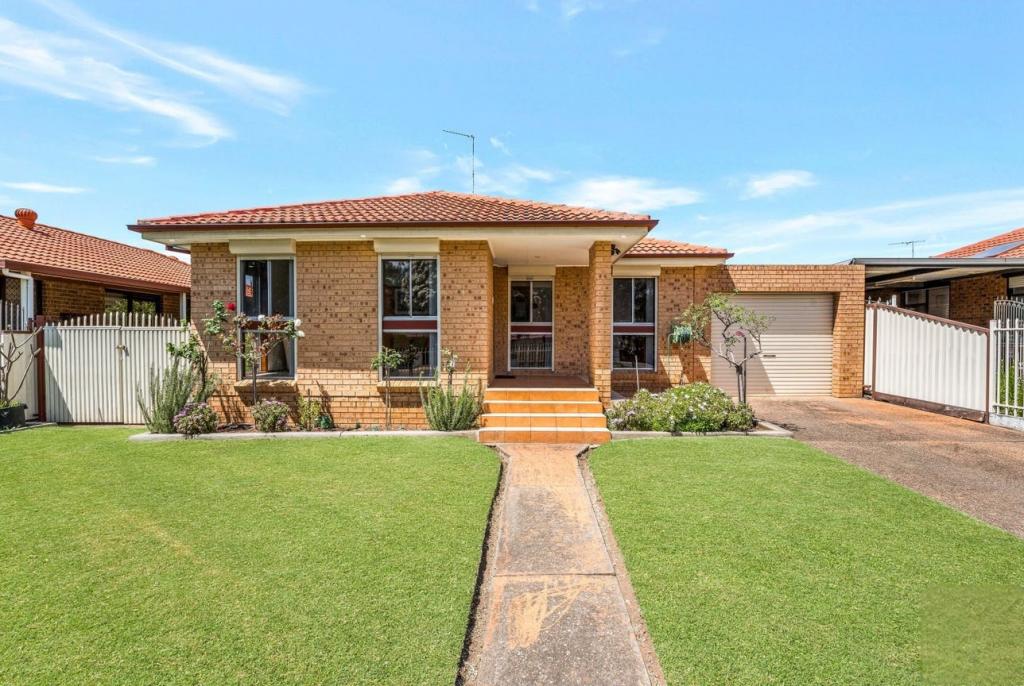 21 Sunny Pl, St Johns Park, NSW 2176