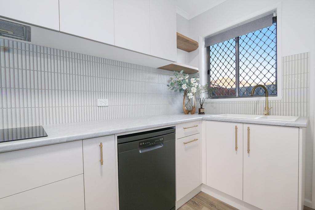 2/311 Moore St, Lavington, NSW 2641