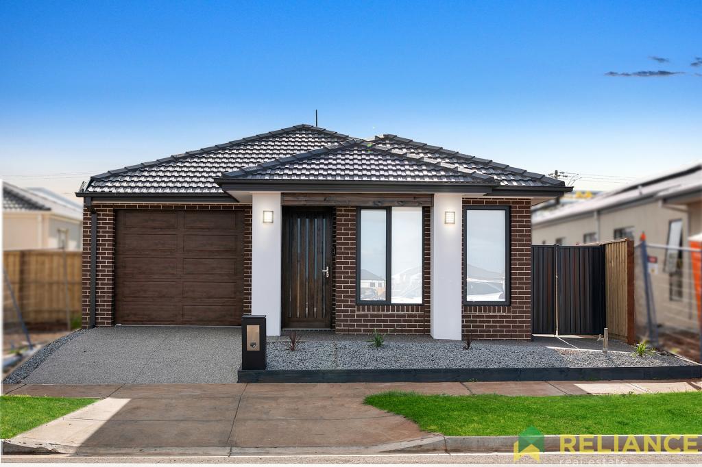 38 Rice Flower Cres, Strathtulloh, VIC 3338