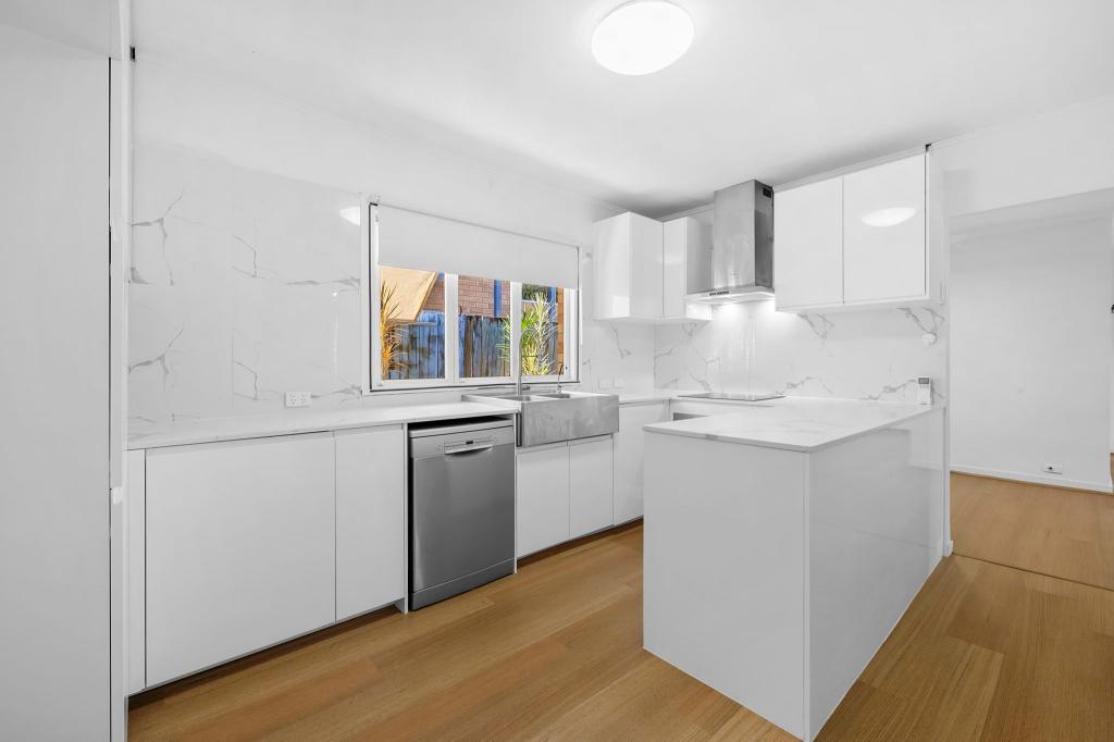 19 Noreen St, Chapel Hill, QLD 4069