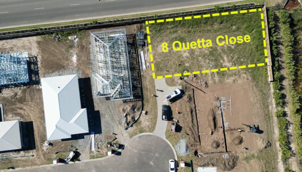 8 QUETTA CL, ELI WATERS, QLD 4655