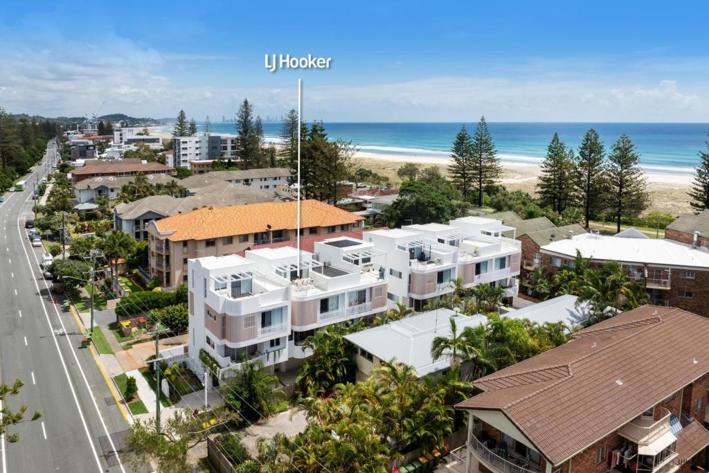 2/135 Golden Four Dr, Bilinga, QLD 4225