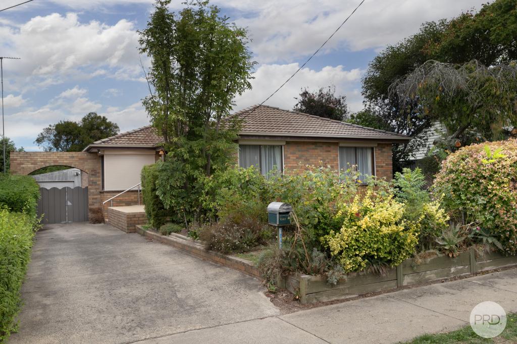 1043 Norman St, Wendouree, VIC 3355