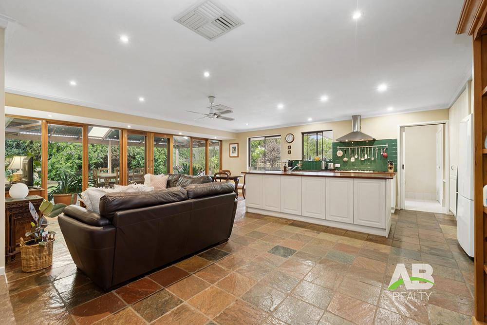 180 Scenic Dr, Wanneroo, WA 6065