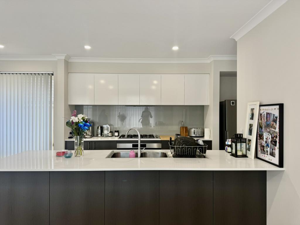 12 Canberra Ave, Landsdale, WA 6065