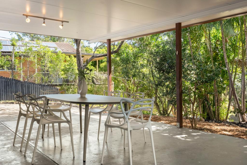 9 Tucker St, Chapel Hill, QLD 4069