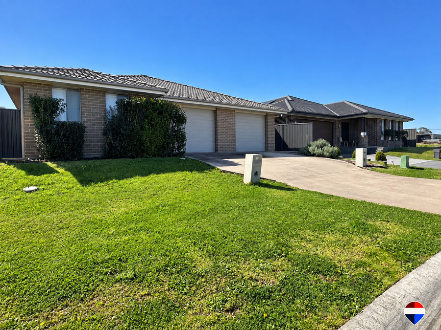 25 & 25a Caravel St, Hamlyn Terrace, NSW 2259