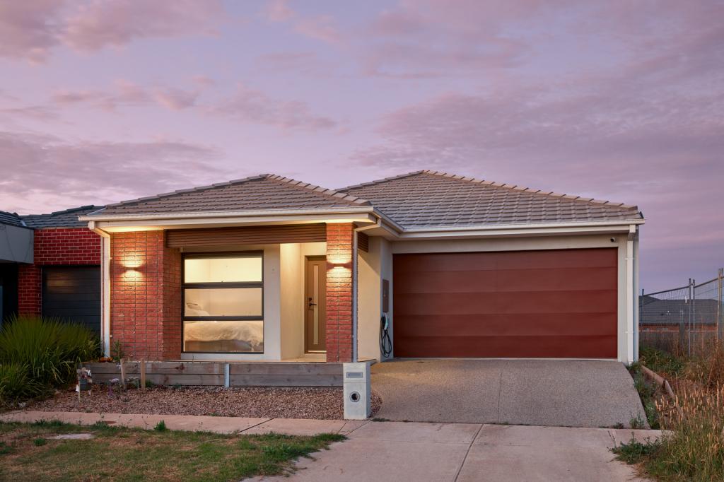 215 ERNSTBROOK DR, CLYDE, VIC 3978