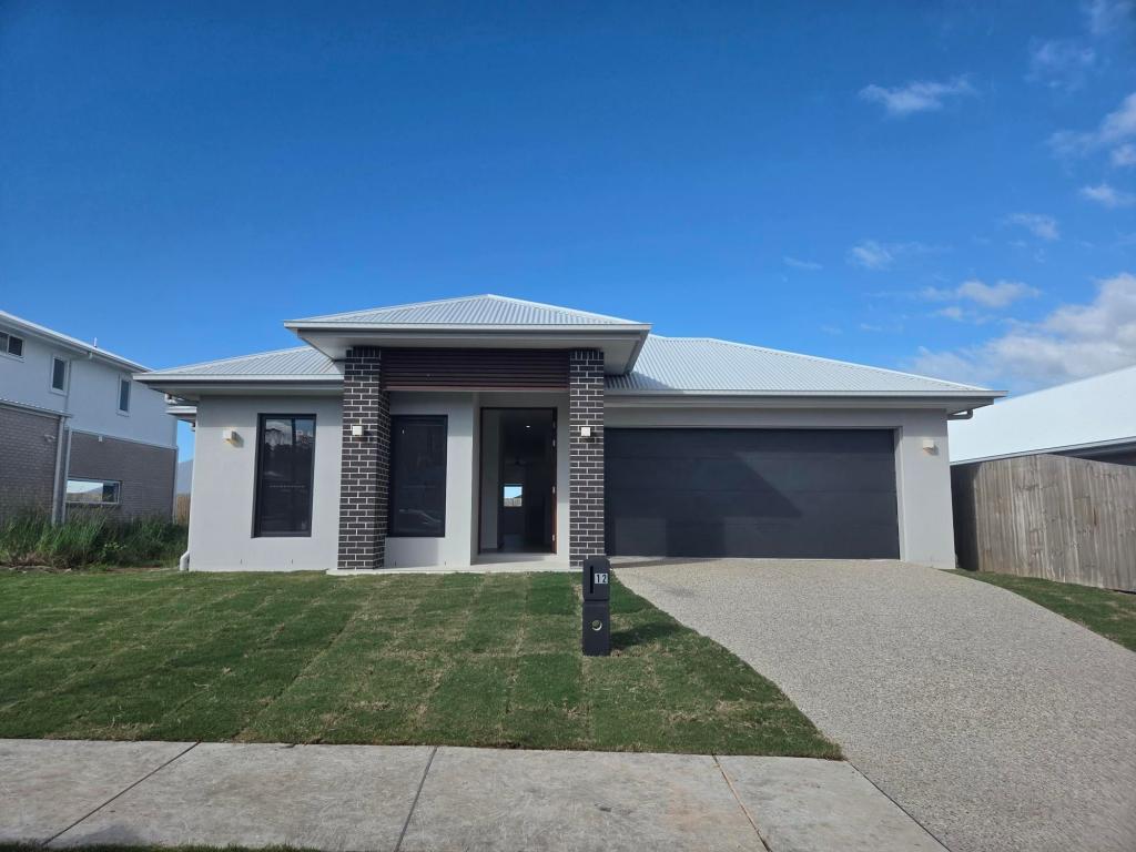 12 Chesterton St, Redland Bay, QLD 4165