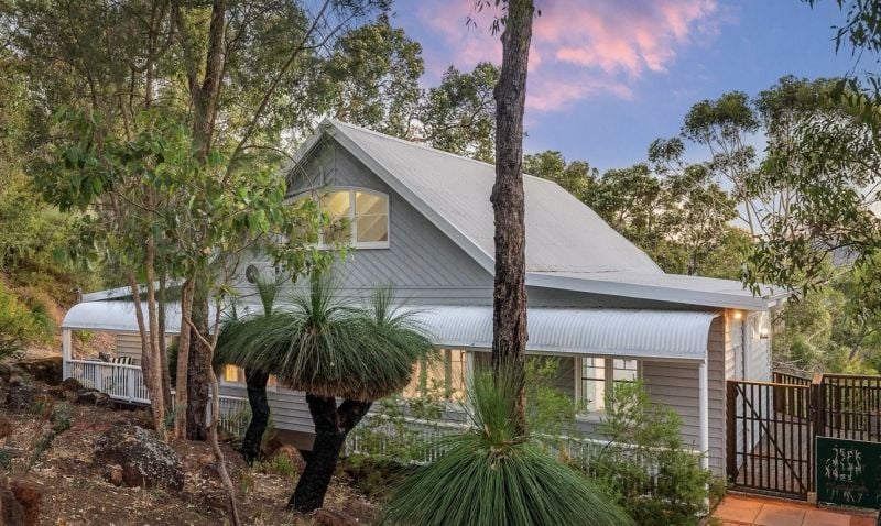 7 Mackie Rd, Roleystone, WA 6111